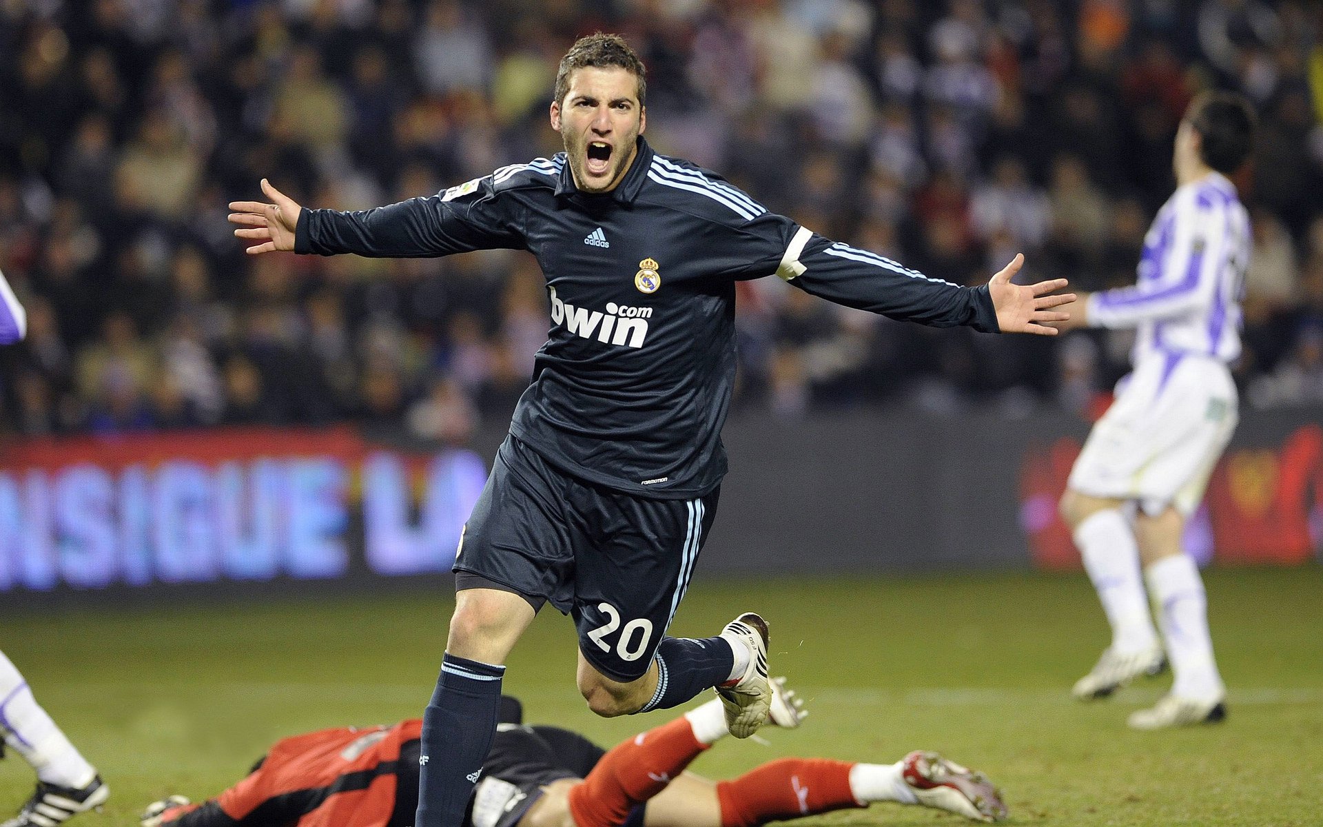 开云体育网页入口-多元包容理念引领橄榄球发展，多元包容标语